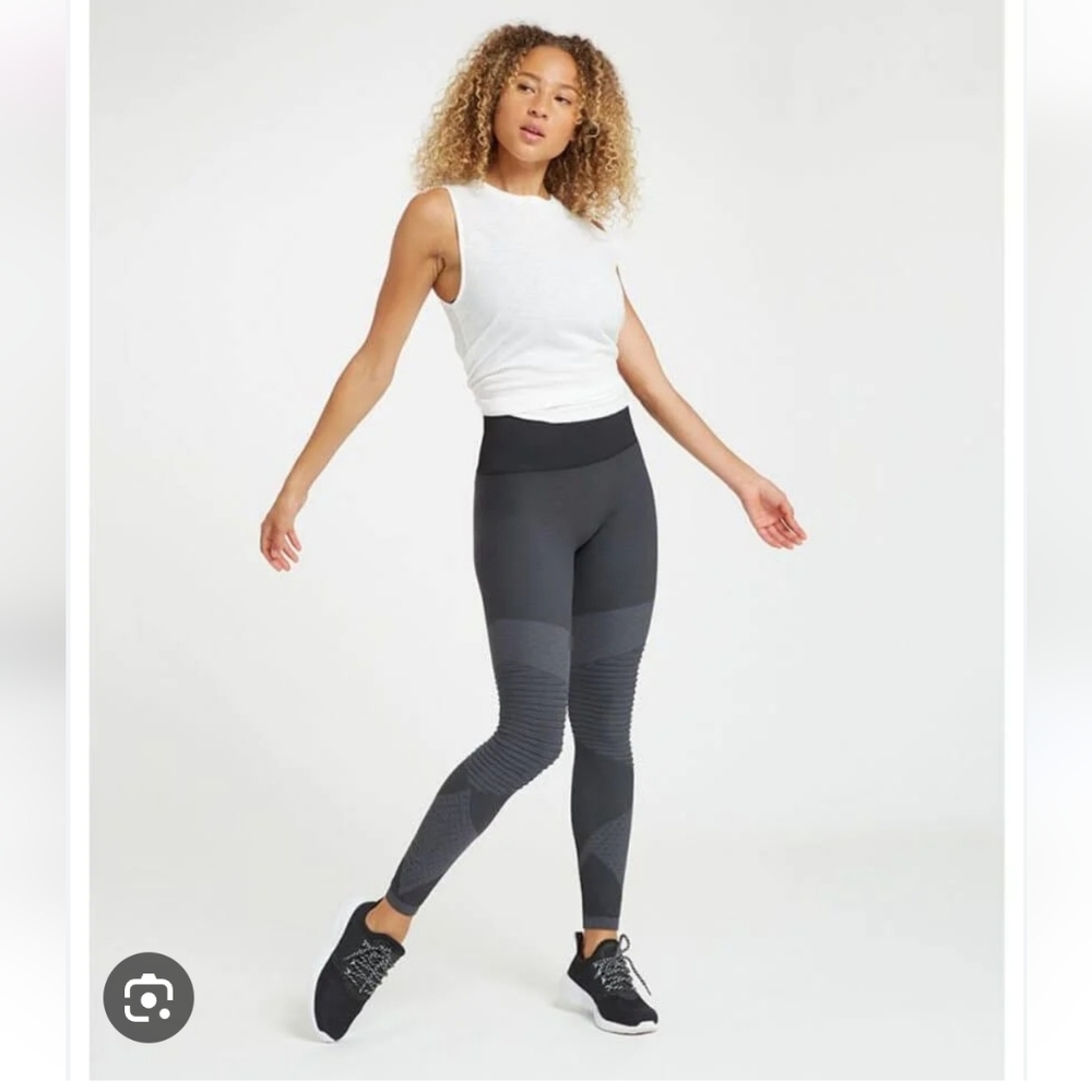 NWOT Spanx Look At Me Now Moto Leggings in Very Black